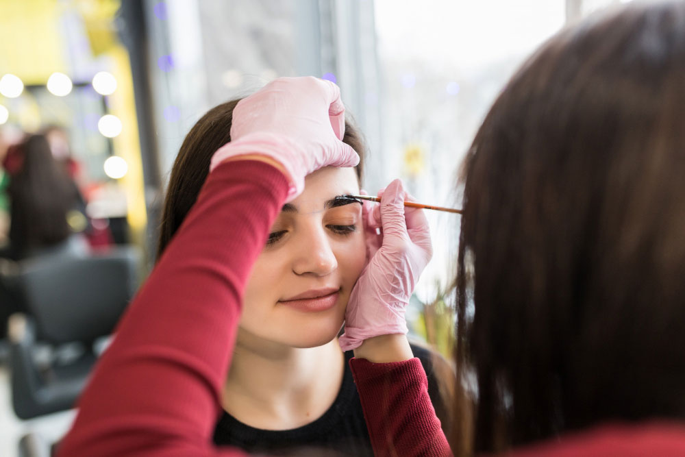 Online Makeup Training Programs With Practical Experience